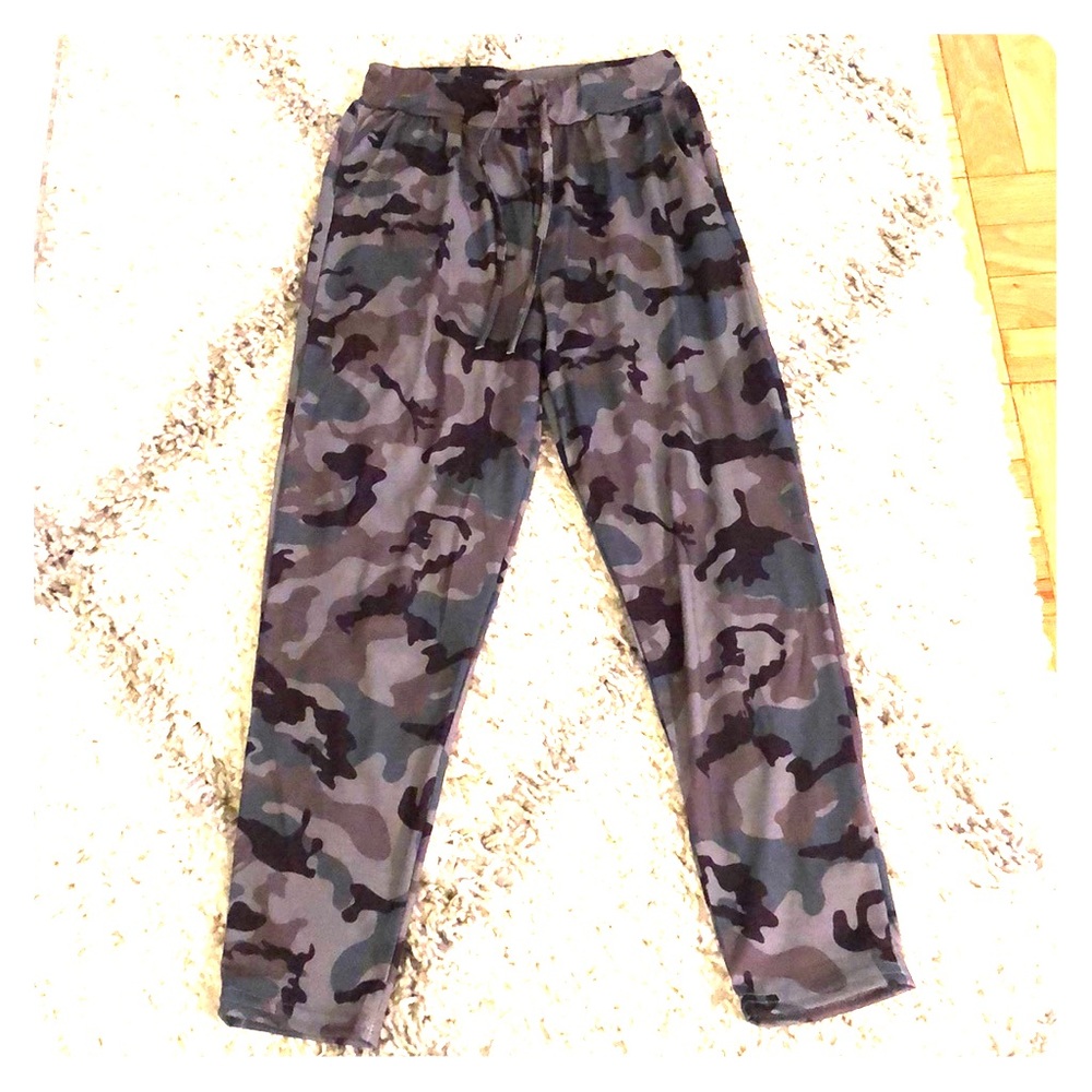 NWOT Camo drawstring joggers